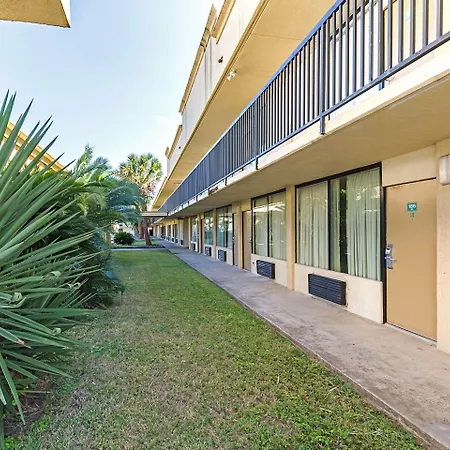 Econo Lodge Baytown-3