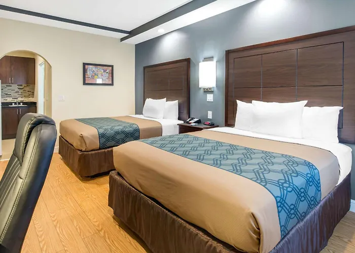 Red Star Inn & Suites